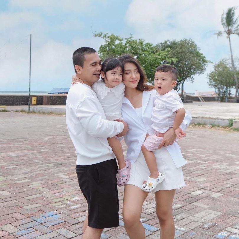  Begini Cara Anissa Aziza Ajarkan Perilaku Hemat pada Buah Hati